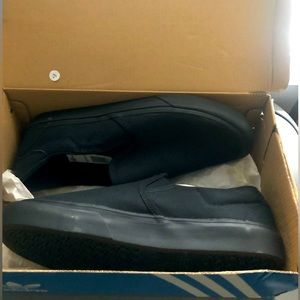 New adidas, court rallye slip